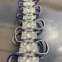 MODULED 4BÓNG 12V 7 MÀU ĐẾ NHỰA